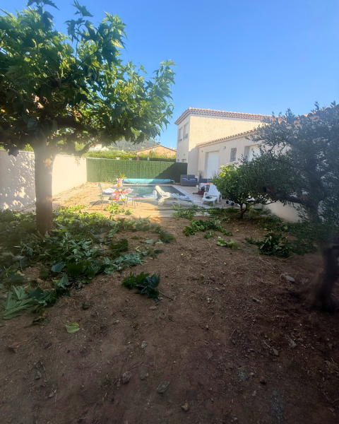 Jardin avant la pose d'une pelouse synthétique à Saint Avertin 37