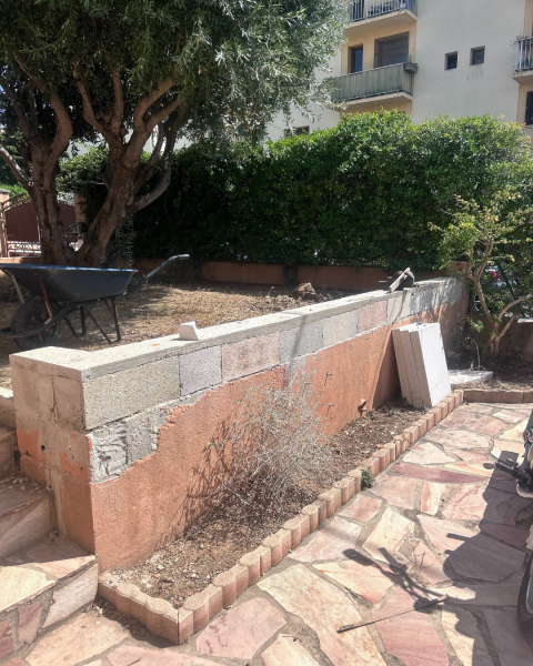 Mur nécessitant un enduit de finition en reprise