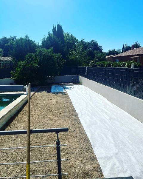 Pose du géotextile sur la terre 