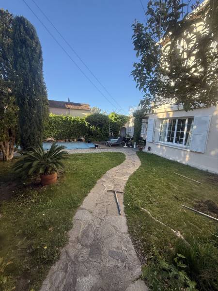 Avant la pose de gazon synthétique à Saint Avertin en Indre-et-Loire