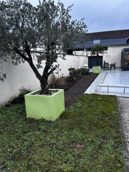Jardin avant la pose de notre gazon synthétique de haute qualité à Saint-Cyr-sur-Loire près de Joué-lès-Tours