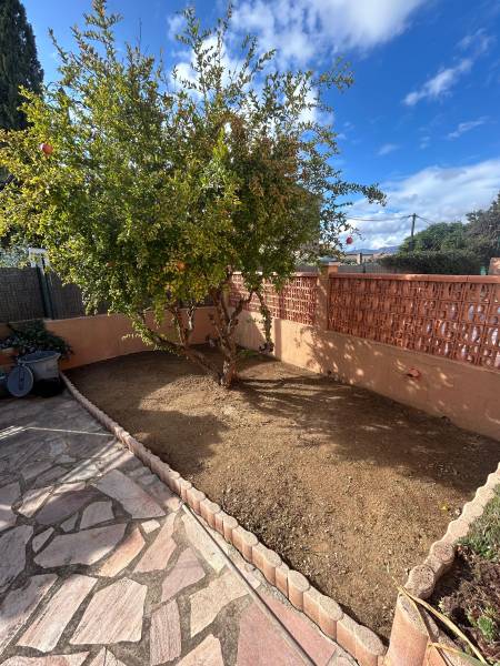 Préparation du sol pour la pose d'un gazon synthétique