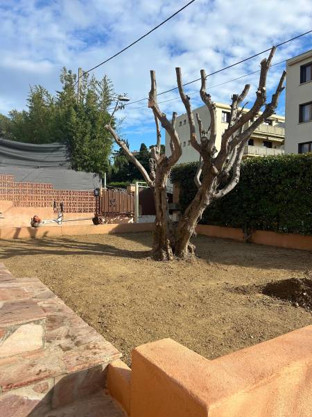 Nettoyage du sol pour pose d'un gazon artificiel