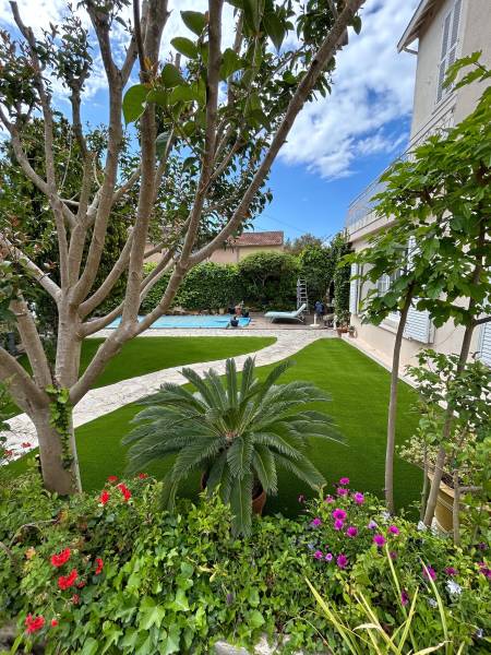 Gazon synthétique en remplacement de gazon naturel à Saint Avertin en Indre-et-Loire