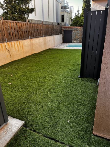 Installation d'un gazon artificiel dans le Var