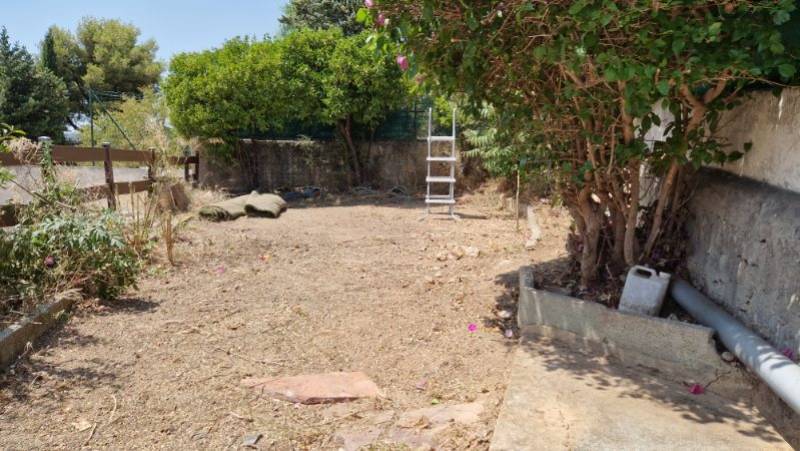Remise en état d'un jardin à Toulon avec pose d'une pelouse artificielle
