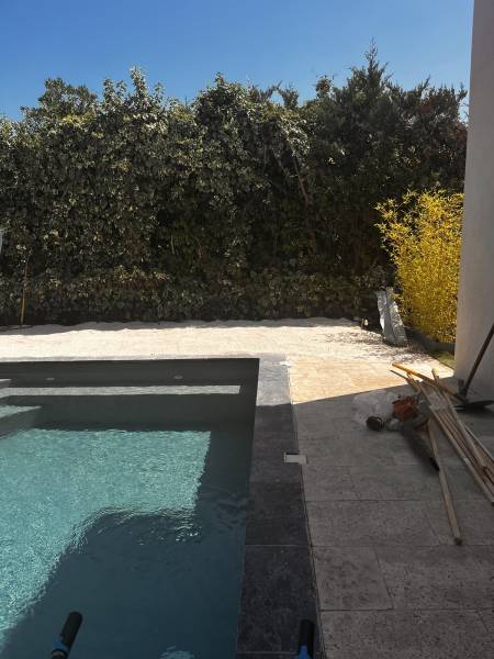 Installation d'un géotextile pour poser un gazon synthétique